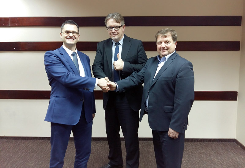 Na zdjęciu od lewej: Maciej Zaniewski – prezes El-Plus, Zbigniew Czapliński – prezes Elektro-Holding i Janusz Cetnar – prezes Elmega